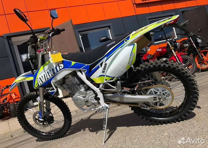 Мотоцикл Avantis FX Basic+ 21/18 витринный