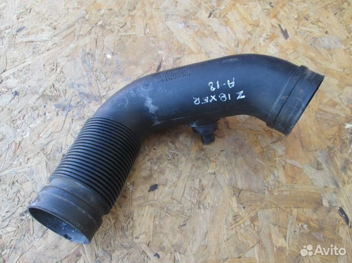 Opel Astra H Патрубок воздушного фильтра