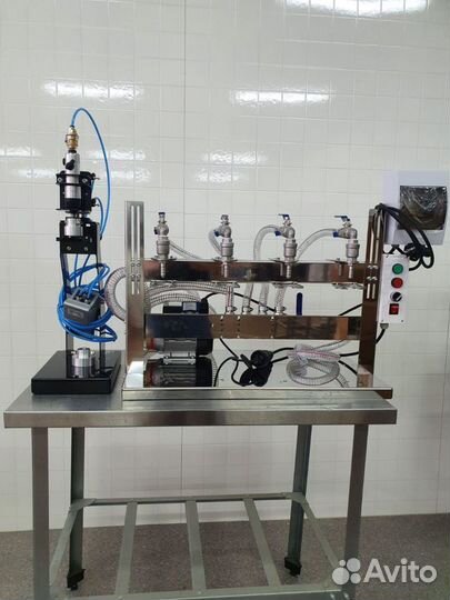 Аппарат розлива от 0,2 до 5 л для воды, масла и др