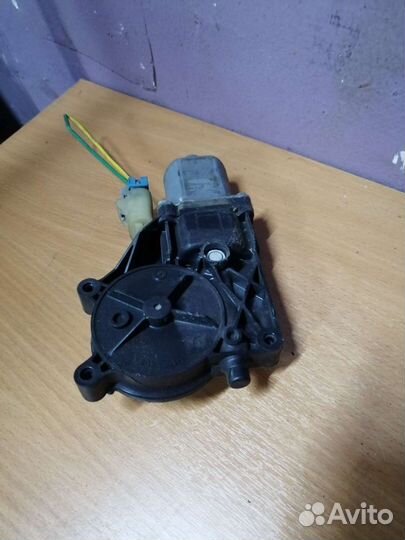 Моторчик стеклоподъемника передний Chevrolet Cruze