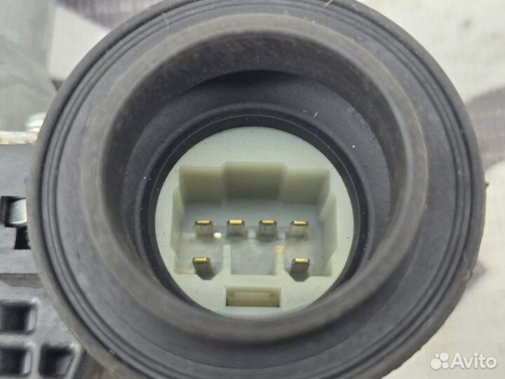 Моторчик стеклоподъемника передний левый Toyota