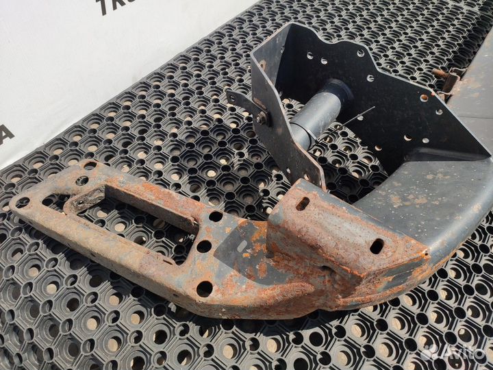 Усилитель переднего бампера