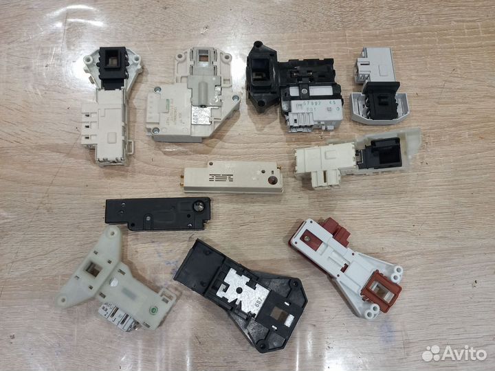 Устройство блокировки люка