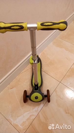 Детский самокат фирмы Clobber