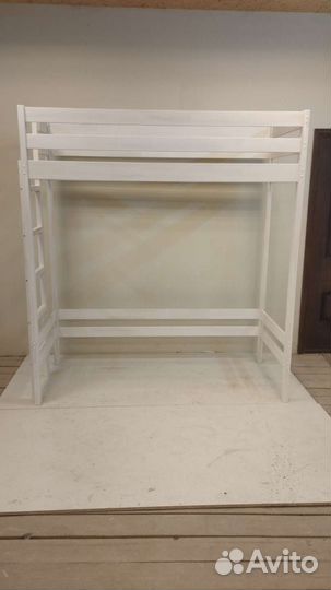 Двухъярусная кровать