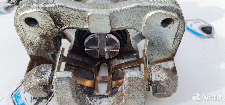 Суппорт задний левый задний левый Хонда цивик 4D