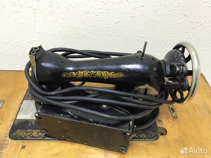 Швейная машинка на станине