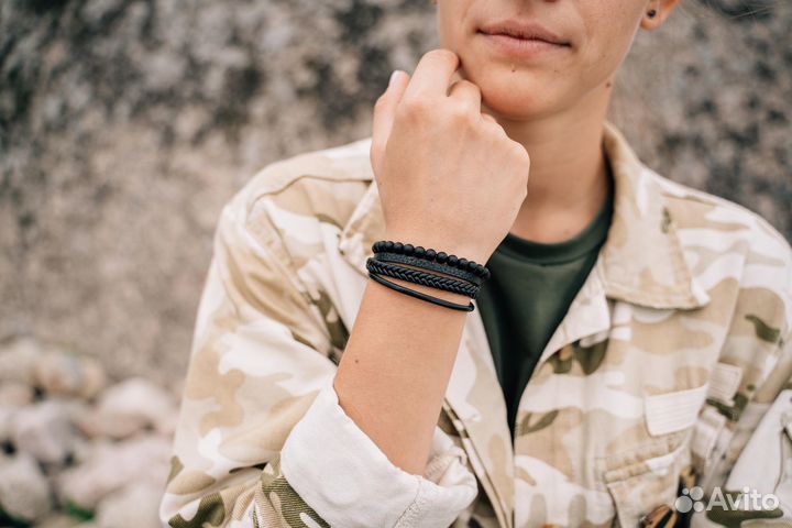 Кожаный браслет с камнем