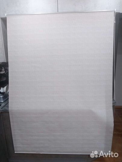 Штора рулонная и карнизы с тюлью (все в описании)