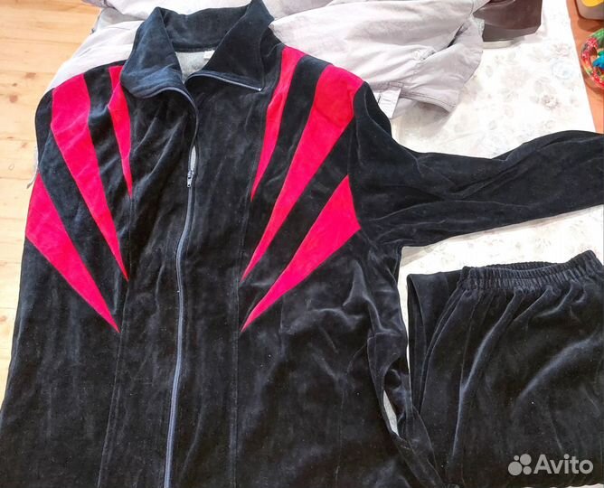 Спортивный велюровый костюм женский