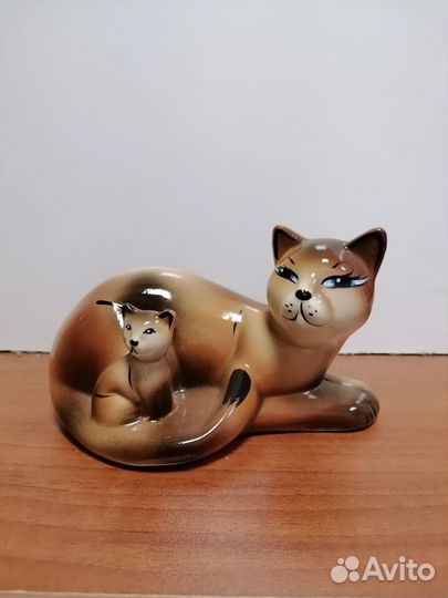 Фарфоровые статуэтки. Кошка с котенком