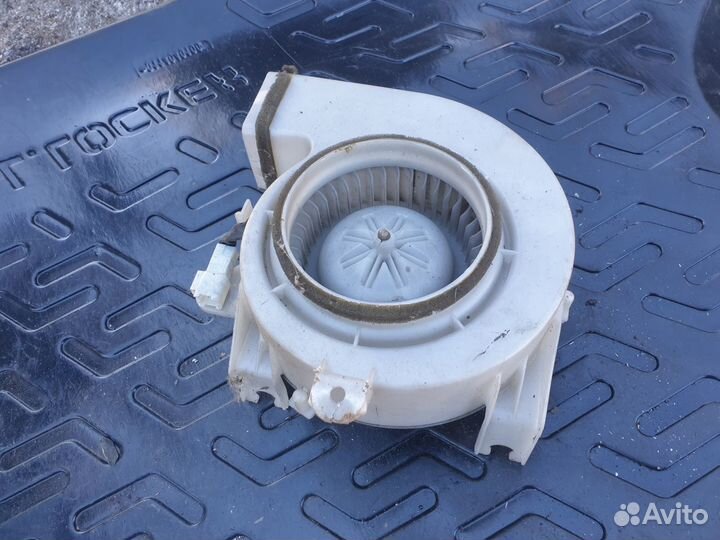 Вентилятор охлаждения батареи Lexus GS 450H Hibrid