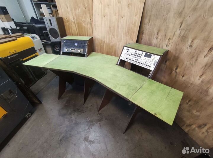 Стол для музыканта звукорежиссёра
