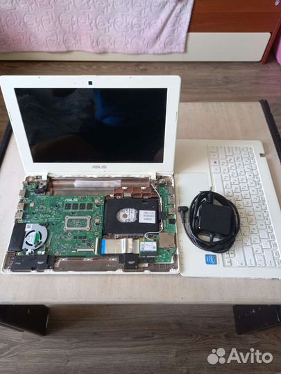 Нетбук Asus X200M