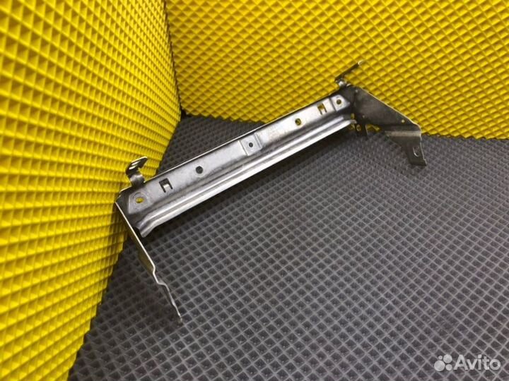 Кронштейн Audi A6 C5 avant 2.5TDI AKE 2000