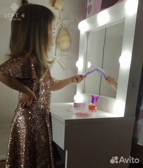 Детский гримерный столик