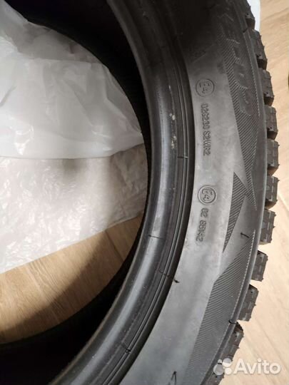 Bridgestone Blizzak Spike-02 235/45 R18 98T