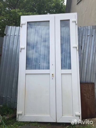 Дверь пластиковая б/у