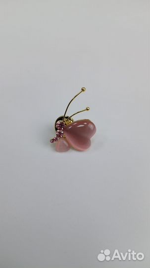 Розовая бабочка с кристаллами