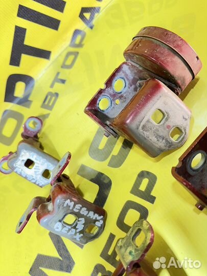 Петля двери Renault Megane 2