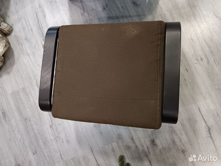 Кресло IKEA Poeng с подставкой для ног