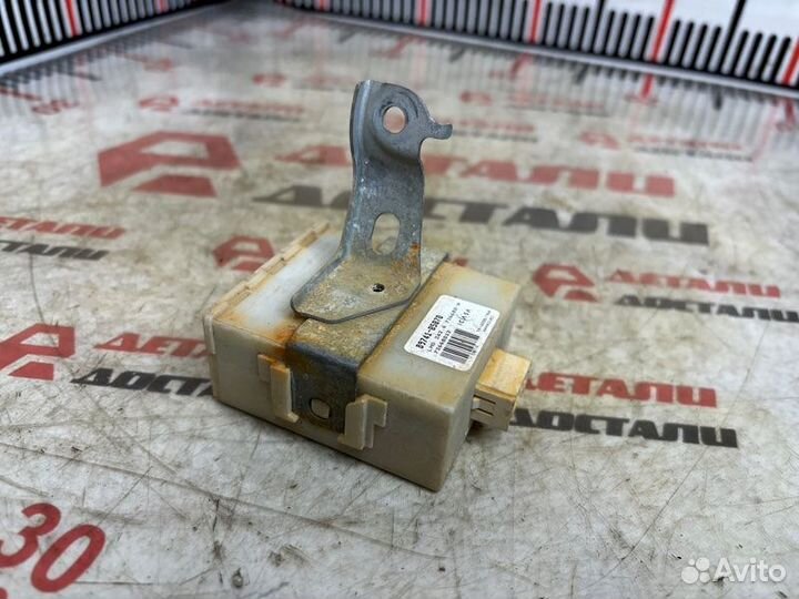 Блок управления центральным замком Toyota Avensis