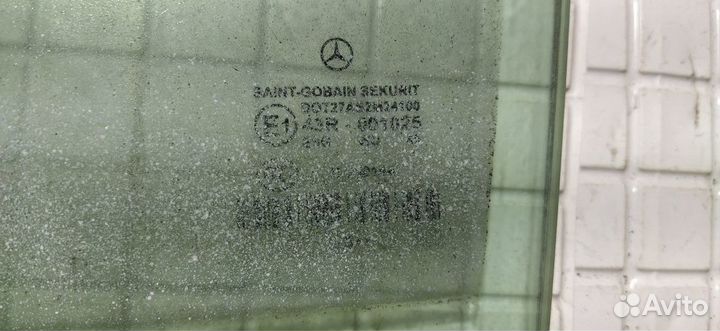 Стекло двери задней левой Mercedes W211