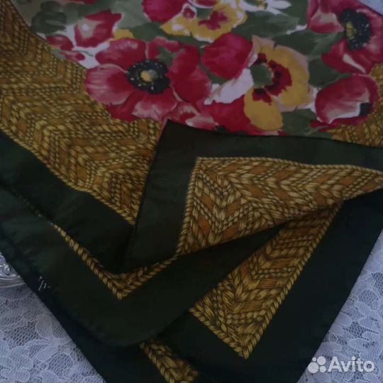 Большой красивый платок