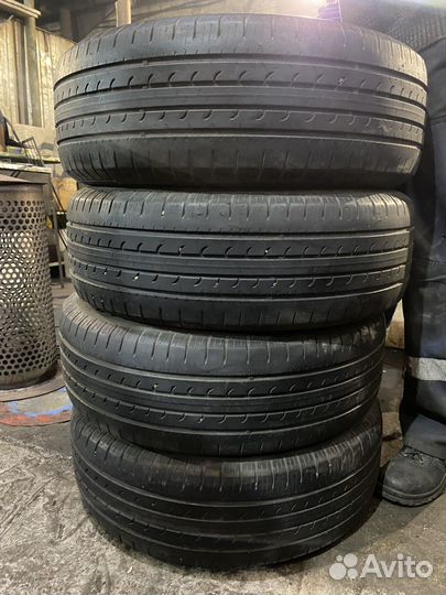 Goodyear EfficientGrip SUV 4x4 215/60 R17 96H