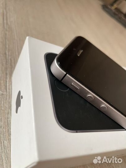 iPhone SE, 32 ГБ