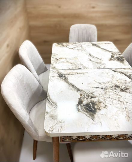 Кухонный стол и стулья комплект