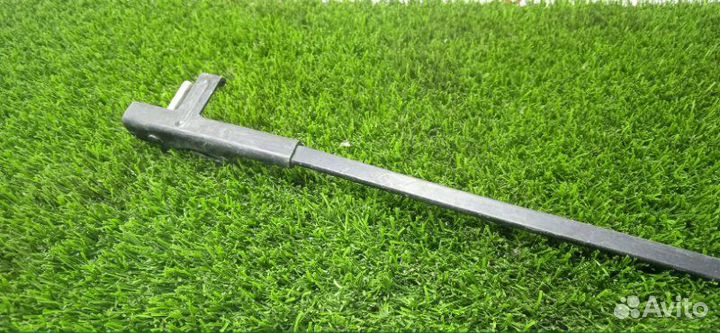 Рычаг стеклоочистителя, Поводок дворника передний