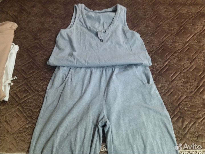 Костюмы женские