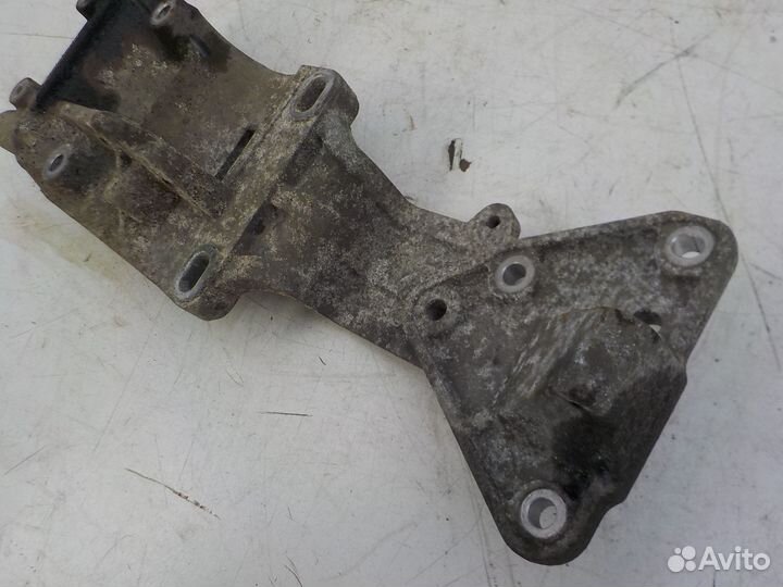 Кронштейн генератора Ford Kuga 2008