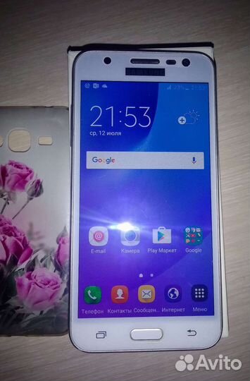 Телефон Samsung galaxy j3