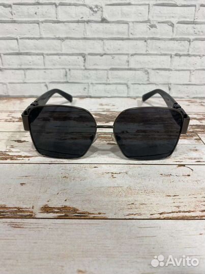 Солнцезащитные очки женские Valentino