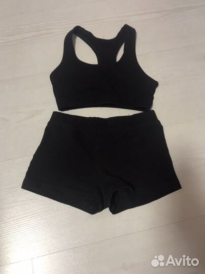 Топик с шортами для гимнастики
