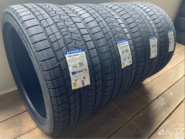 Triangle PL02 245/35 R19 93W