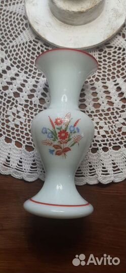 Вазочка. Молочное стекло 22см