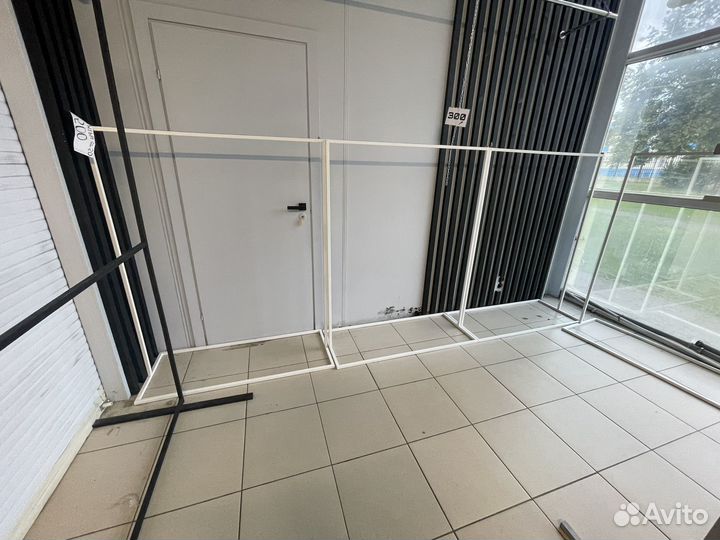 Торговое оборудование для магазина одежды