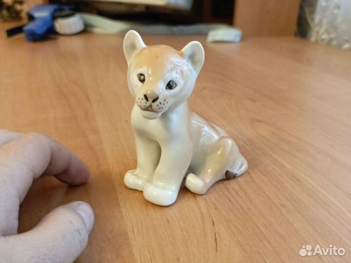 Фарфоровая статуэтка 