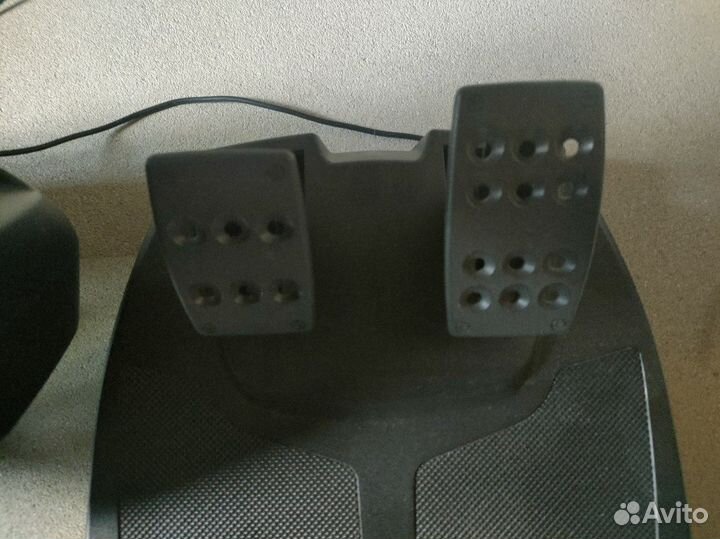 Руль Logitech Momo Racing Force M/N:E-UH9