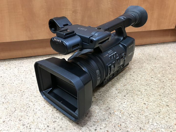 Видеокамера sony HDR-AX2000E
