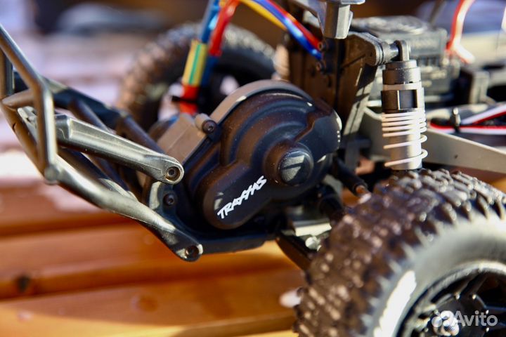 Traxxas slash 2wd б/к 1:10 RTR к-кт с гироскопом