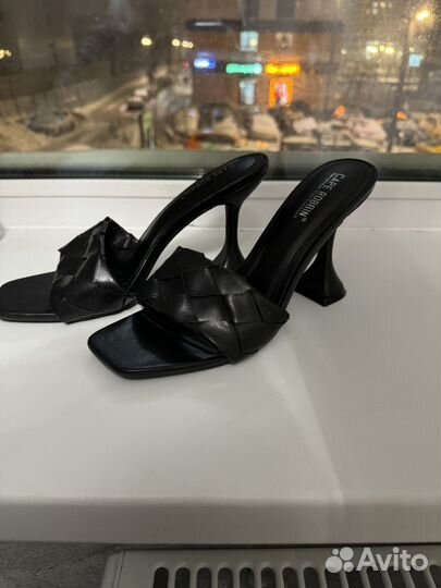 Босоножки Cape Robbin