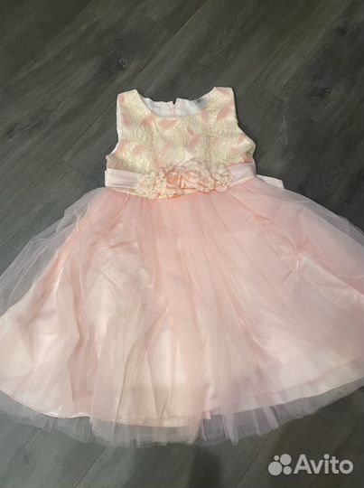 Платье на девочку нарядное