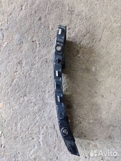 Направляющая бампера правая Renault Logan 2