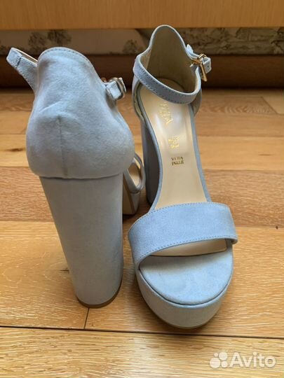 Босоножки новые