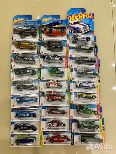 Машинки базовые hot wheels