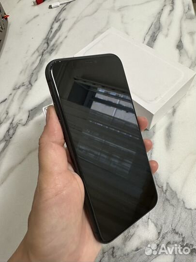 Телефон iPhone 11